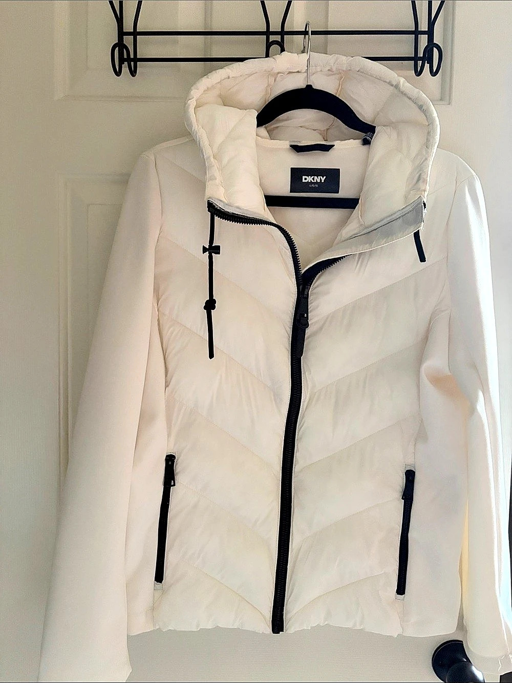 DKNY Chevron-Quilted Hooded Puffer Jacket White